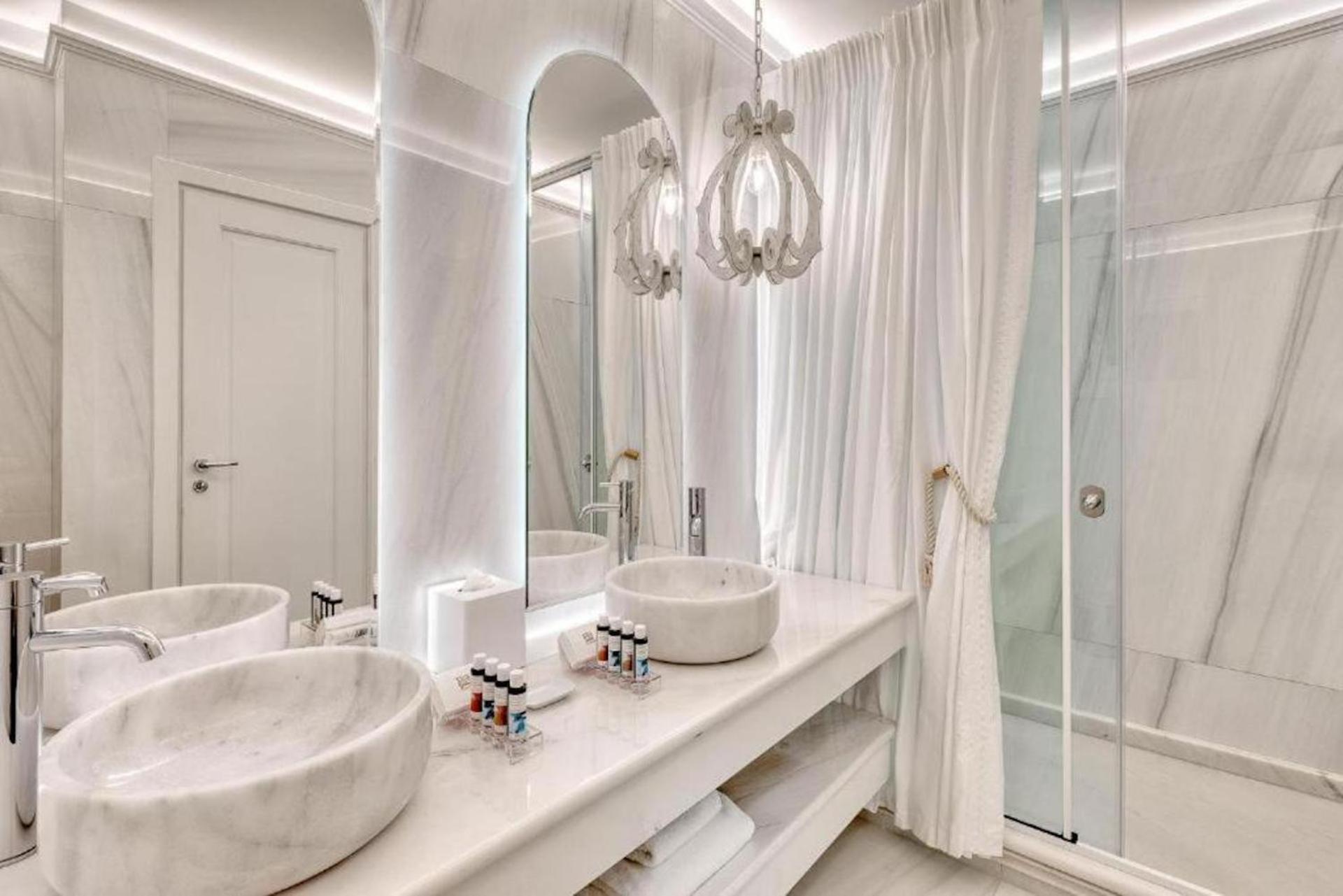 Suite Signature con 3 Camere da Letto, Piscina Privata e Vista Giardino